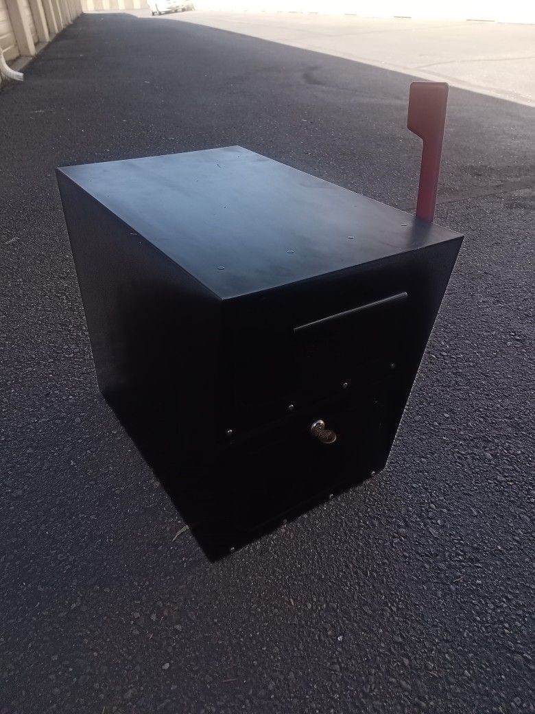 Residential Locking Security Mailbox