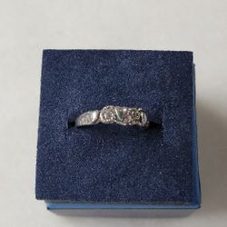 Quality 925 Hearts and Flowers Ring Size 8 Weighs 2.10 Grams 