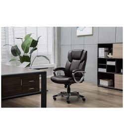 Grand Executive Chair With Back Support And Much Elegance  