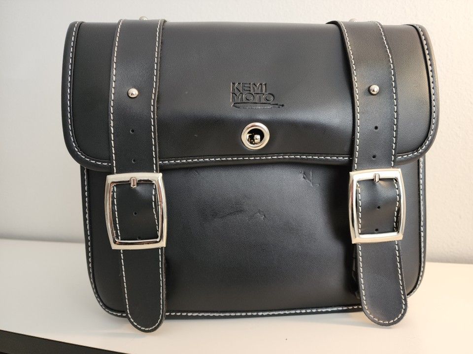 Kemi Moto Leather Motorcycle Saddle Bag. Approx 11x10x5". New, open box.