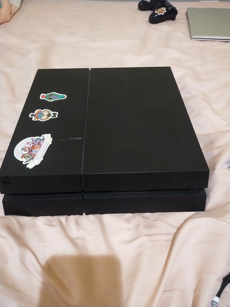 PS4 BUNDLE (STAND, 2 CONTROLLERS, 5 KIDS GAMES)