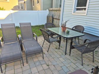 Set patio with 4 chairs,glass table and 2 deck chairs