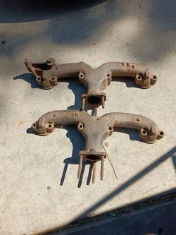 GM Cast Iron Exhaust Manifolds Pair