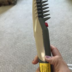 KnotOut fur detangler  for dogs.