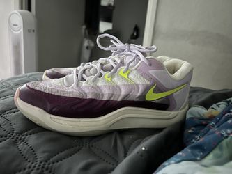 Nikes M 8 W 9.5
