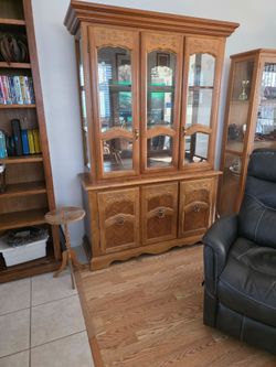 Table with extentions and matching hutch