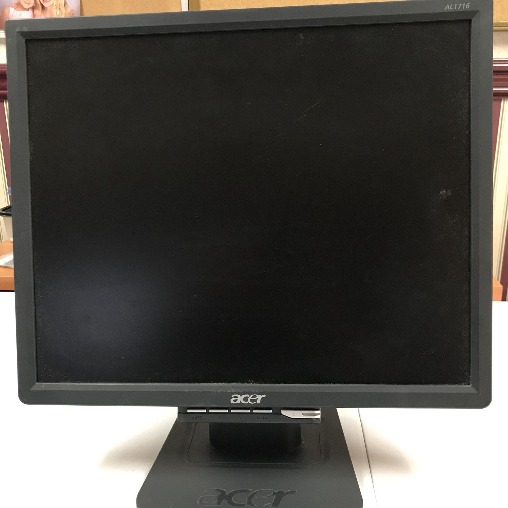 Flat screen monitor