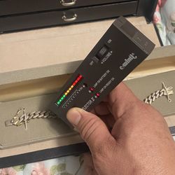 Silver slave bracelet with 120 little diamond sparkles 💎 measures exactly 9” in length, I paid $880, asking for $350 firm price. 💎