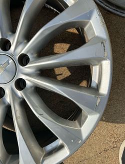 I had these 22s on my 2015 Chevy Tahoe. They also fit Silverado, Suburban. I have all 4 Chevy center caps, rims have some scratches but are not bent a