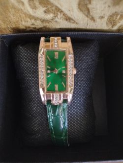 NEW GREEN  FASHION WATCH