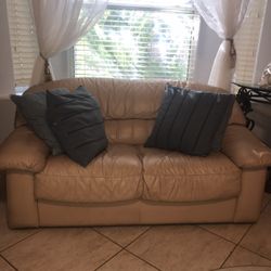 Loveseat 