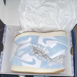 Nike Air Jordan 1 Mid Light Blue White Sneakers Size 7.5 Women’s 