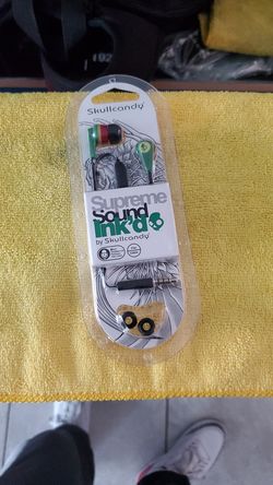 Skull candy earphones
