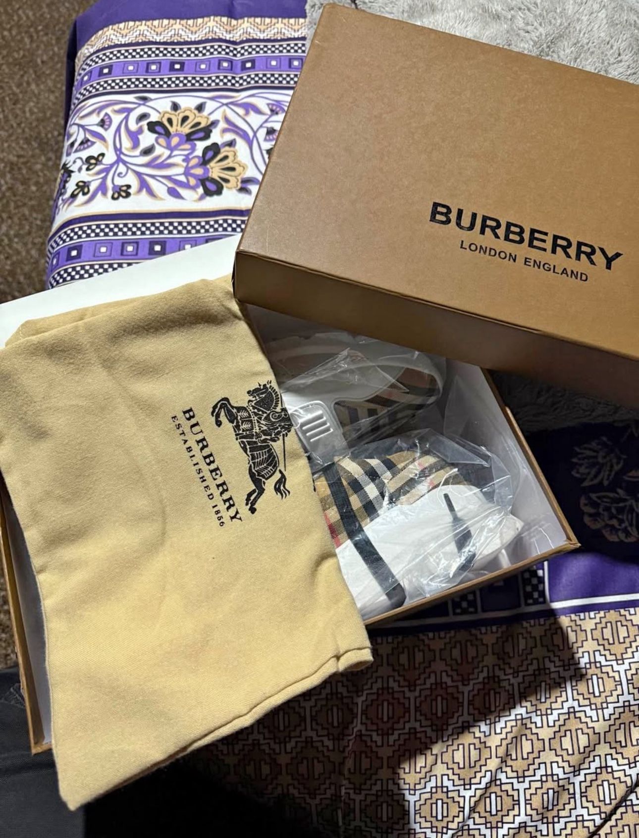 Burberry Shoes (Read Description))