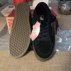 Men’s New Vans Shoes Size 10. Never Worn 