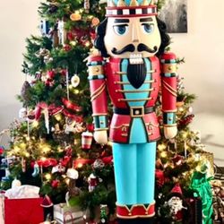 🎄 6-Foot Hand-Painted Nutcracker – One-of-a-Kind Showpiece! 🎄 📍 Pickup: s. Durango & 215 near IKEA 💲 $350 – Firm  Make a bold holiday statement wi