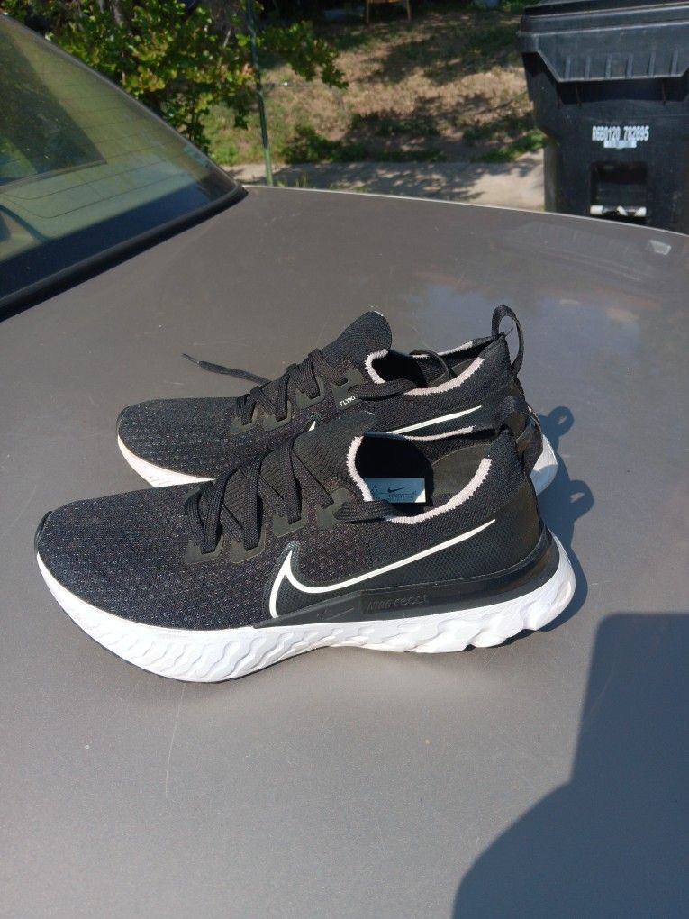 !! Men's Shoes Nike Size 8.5
