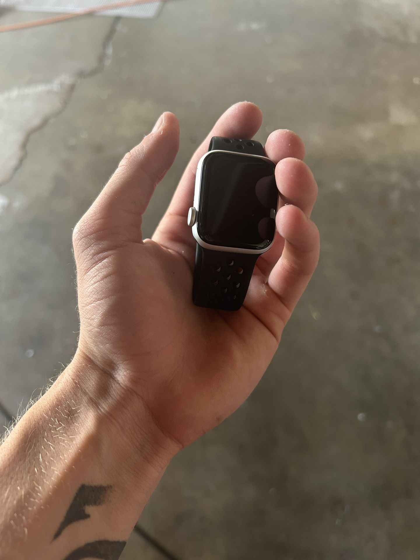 Slightly Used Apple Watch SE 2nd Generation(NO CHARGER) 