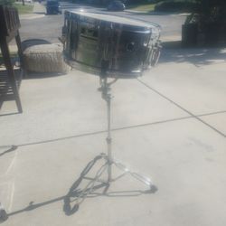 Pearl Export Series Snare Drum And Stand .
