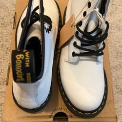 Dr. Martens Size 8 Women’s 