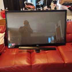 LG 50" PLASMA TV /W WALL  MOUNTS