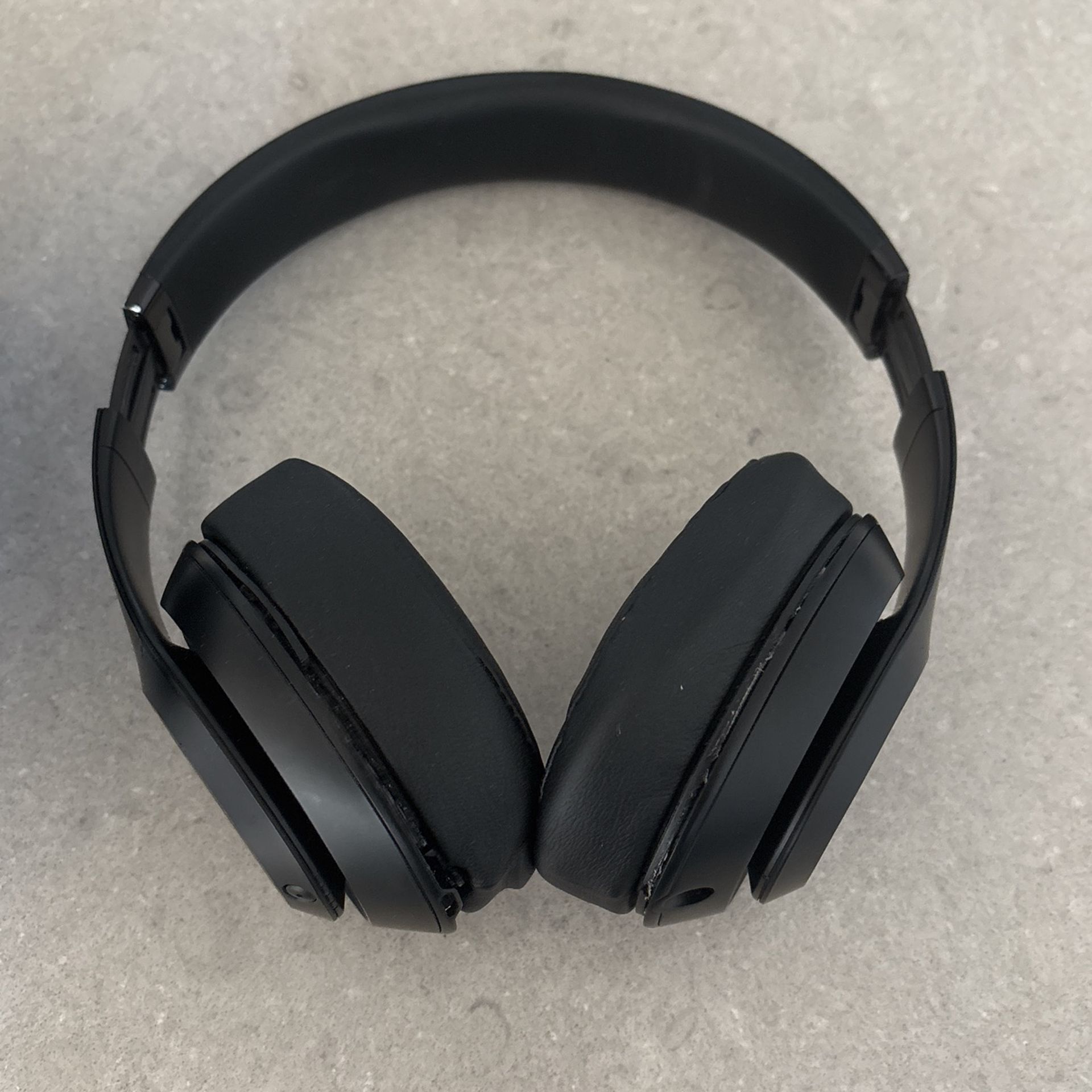 Beats studio 3. Noise Cancelation Head phones 