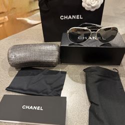 Like New Chanel Pilot Sunglasses With Chain Link Arms Hard & Soft Cases & Bag Please Read Post Before Messaging 