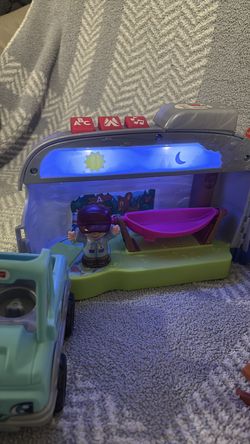 Fisher-Price Little People Light-Up Learning Camper Electronic Toddler Toy