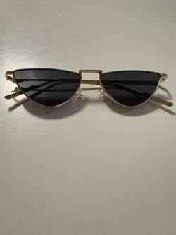 Stylish Cat Eye Sunglasses – Gold Frame