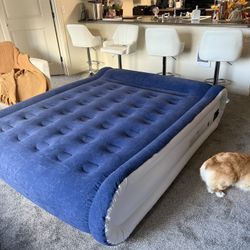 Inflatable Air Mattress w/ Built-In Pump – Almost New!