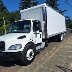 2019 Freightliner 26 Ft Box Truck