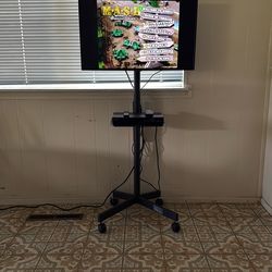 Samsung 32 Inch 4K Smart TV + BD/DVD Player