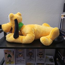Disney Pluto 18 inch plush. Laying Down. Disney Store Exclusive Smoke/Pet Free