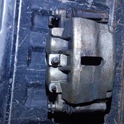07-11 Infinity Q80 Caliper