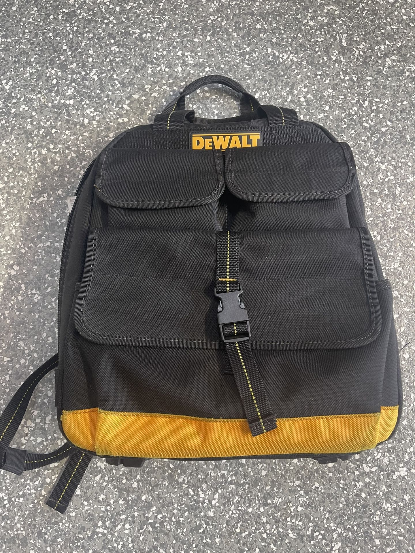 Dewalt backpack 
