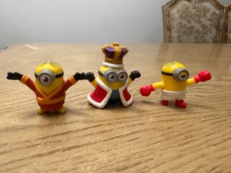 Minions figures or cake toppers