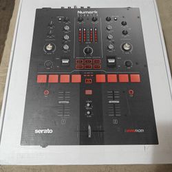 Numark Scratch 24-Bit 2-Channel Serato DJ Pro DVS Scratch Mixer w/ 8 Pads + FX