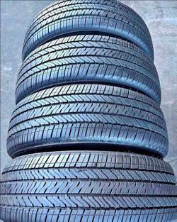275 60 20 Bridgestone tires Con 80% de Vida Las 4