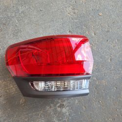2014-2021 Jeep Grand Cherokee Left Tail Light 