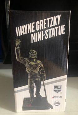 Gretzky statue