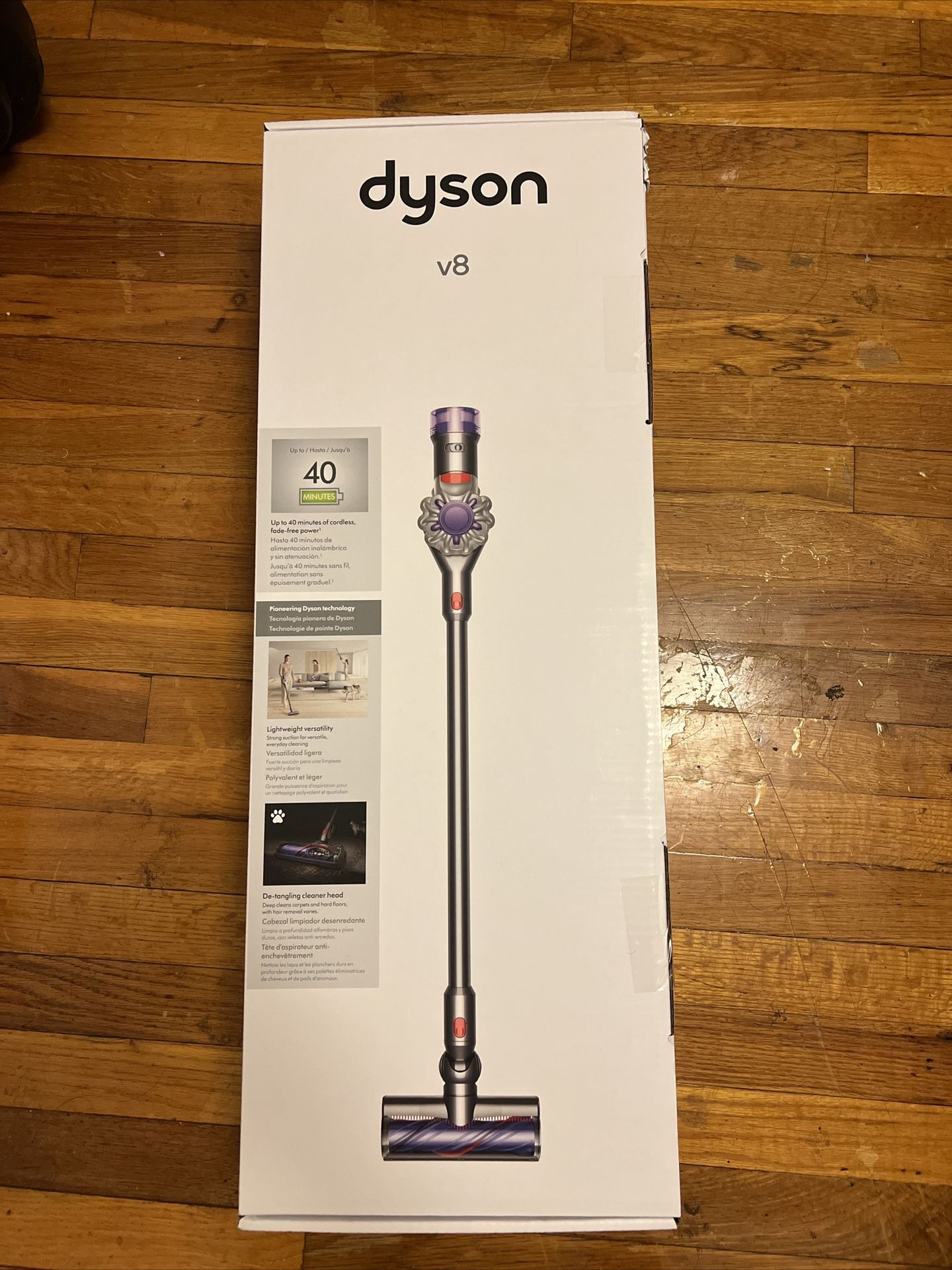 Dyson V8