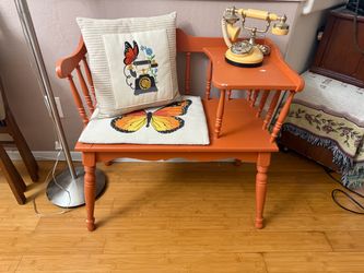 Gossip bench