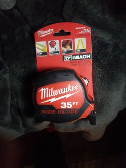 MILWAUKEE Tape Measure