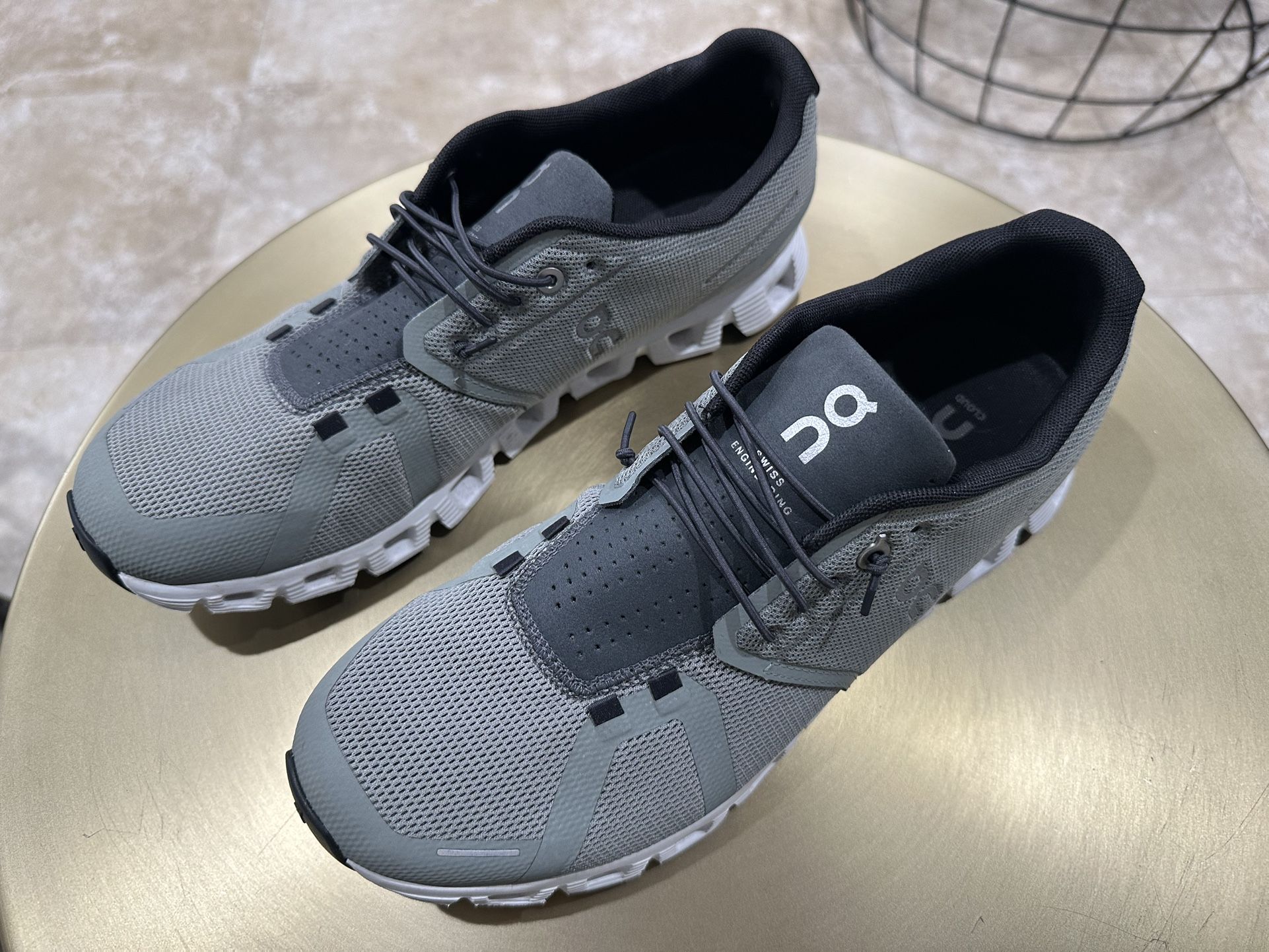 Brand New US 10 Men’s On Cloud