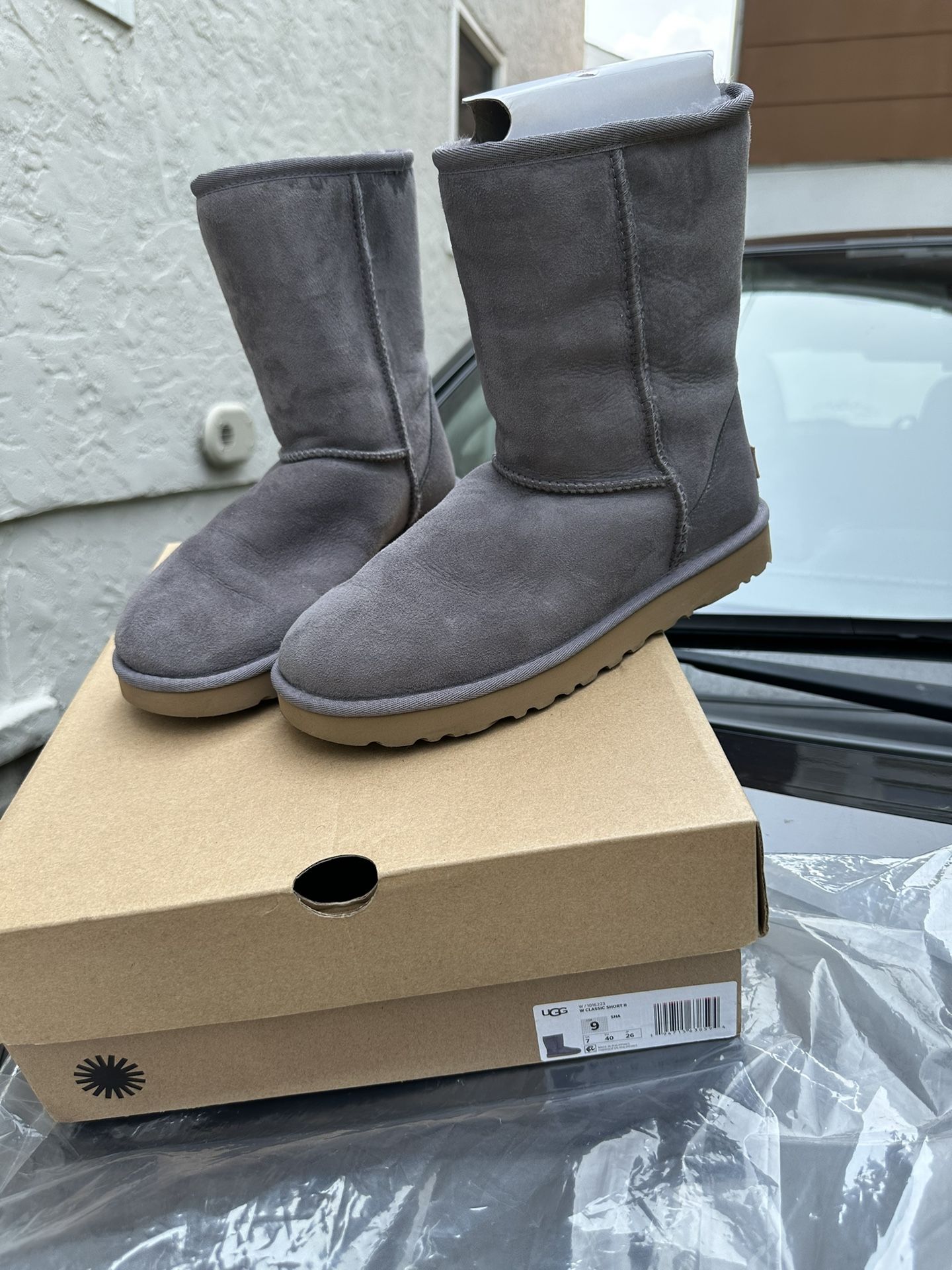 Gray Uggs Size 9