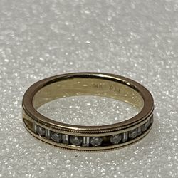 MENS SIZE 9 14K WEDDING BAND WITH 8 DIAMONDS