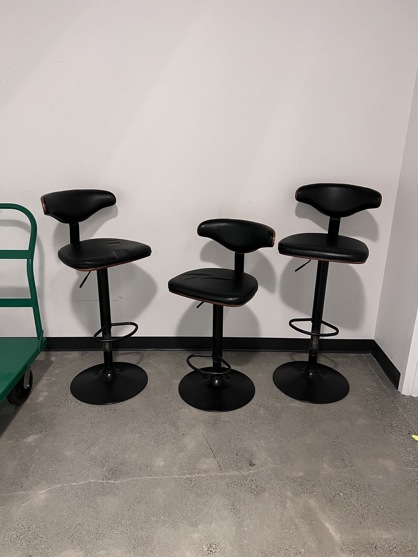 Signature Design by Ashley Bellatier Mid-Century Modern 43.25" Adjustable Height Bar Stool, Brown