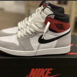 Sz 10.5 Jordan 1 Smoke Grey