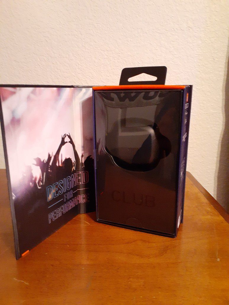 Cheeeaap! New/In Unopened Box JBL ClubPro Plus Earbuds