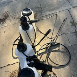 Tengo Estos Dos Botes Para Esprayar 